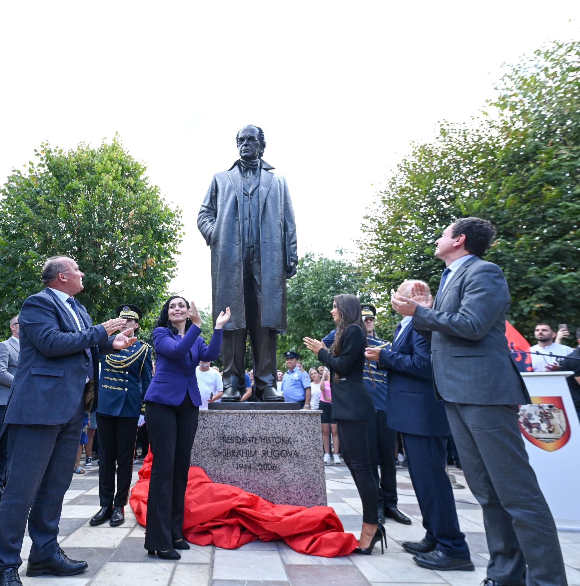 Otkrivena statua bivšeg Predsednika Kosova Ibrahim Rugove