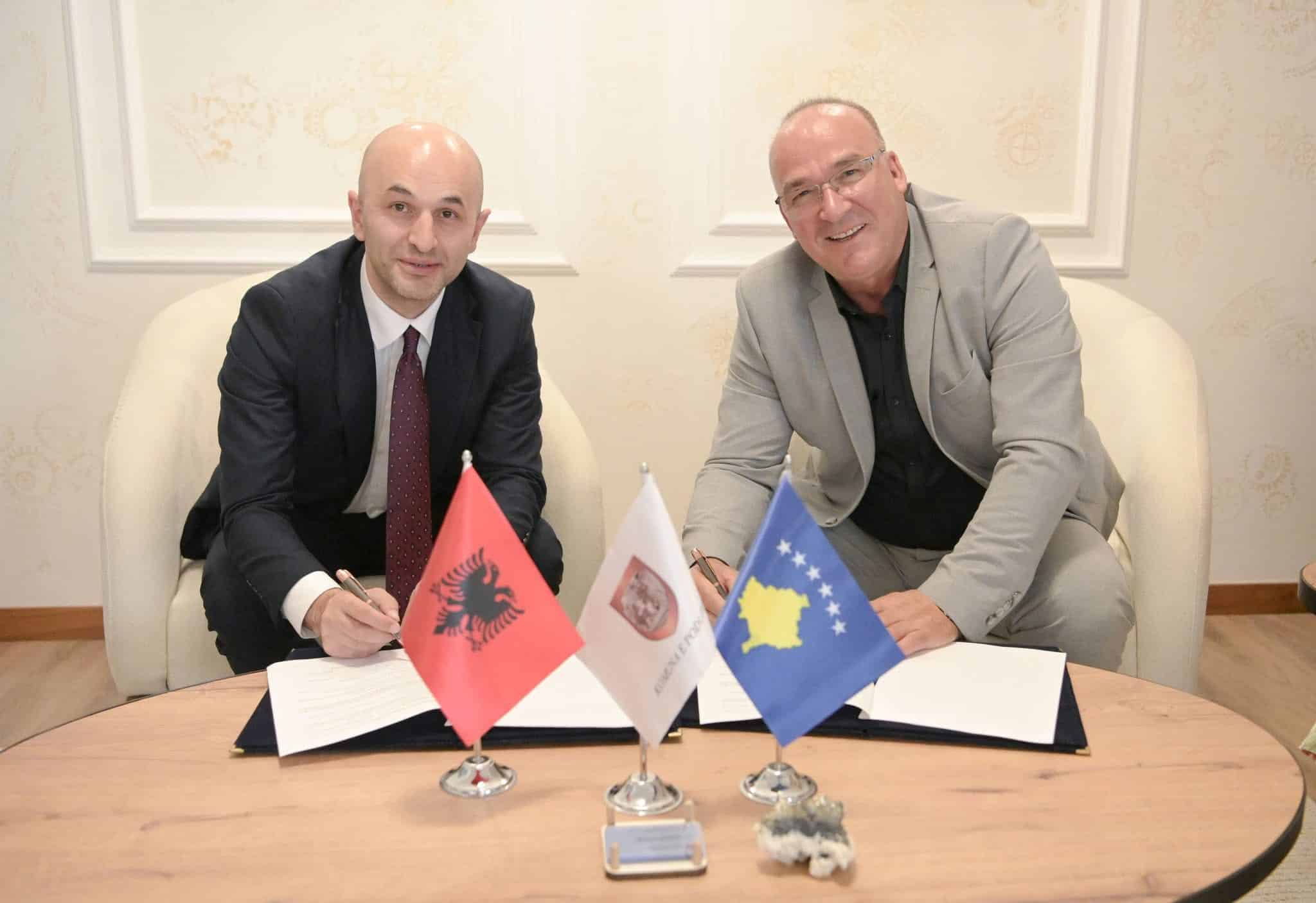 Nënshkruhet Memorandum bashkëpunimi për investim prej 2 milionë euro në stadiumin “Zahir Pajaziti”