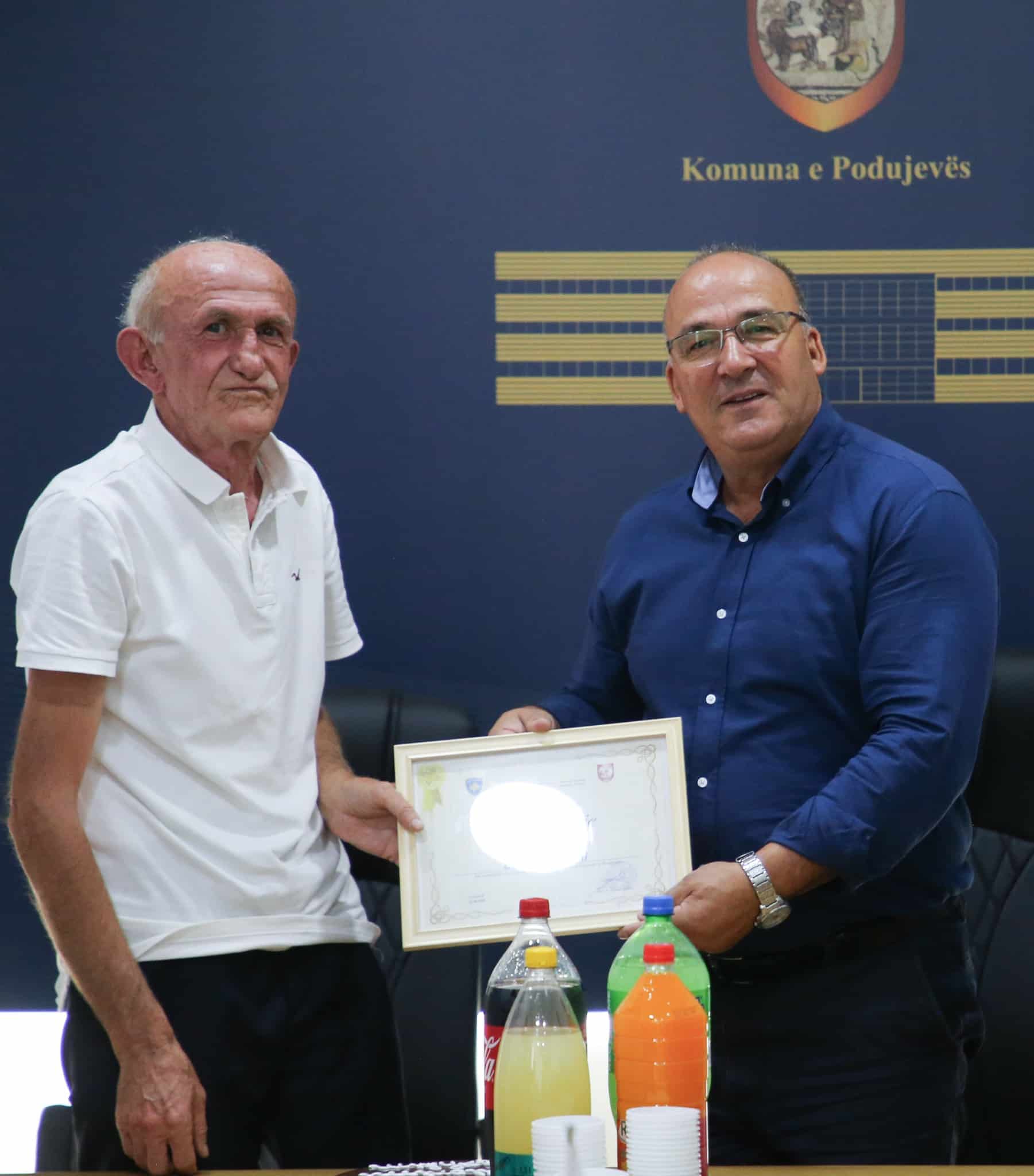 Pensionohet zyrtari komunal Bashkim Hasani