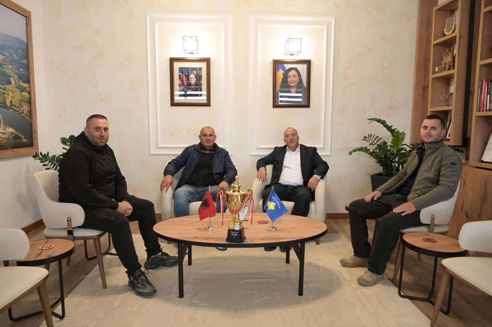 Kryetari Bulliqi priti ne takim Shoqatën e Peshkatarëve Sportivë dhe Rekreativë “Llapi”, fitues të turneut në disiplinën e Krapit