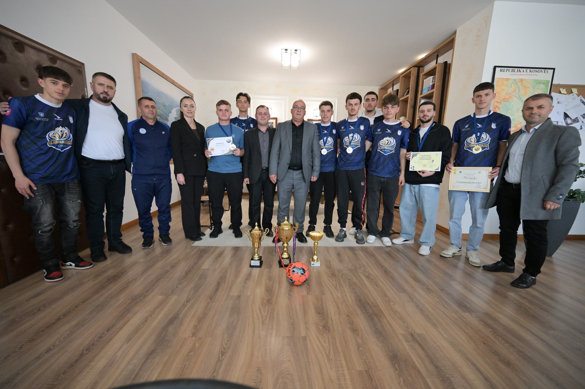 Kryetari Bulliqi priti kampionët e futsallit nga IAAP “Fan S. Noli”