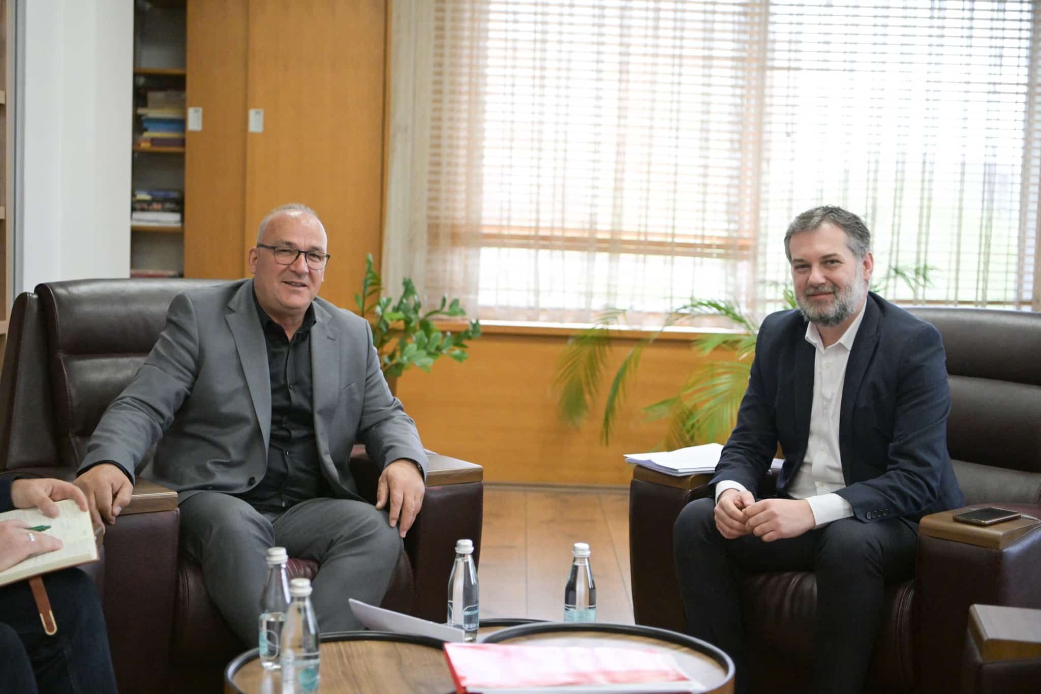 Kryetari Bulliqi e Ministri Çeku diskutuan rreth projekteve të përbashkëta në arsim